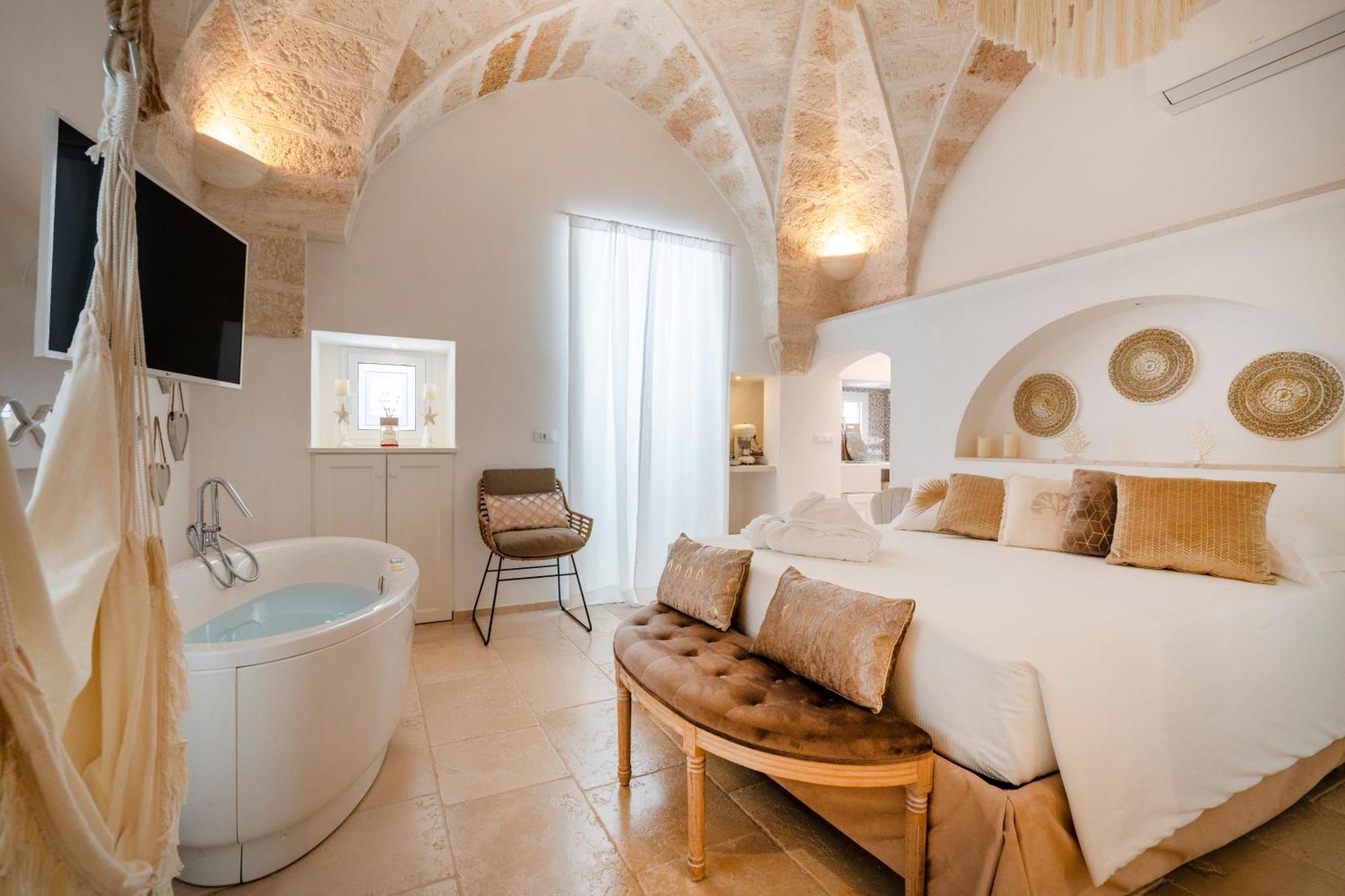 Apulia Charming Suites - Casa Rossa Suite Perla E Suite Corallo Savelletri Екстер'єр фото