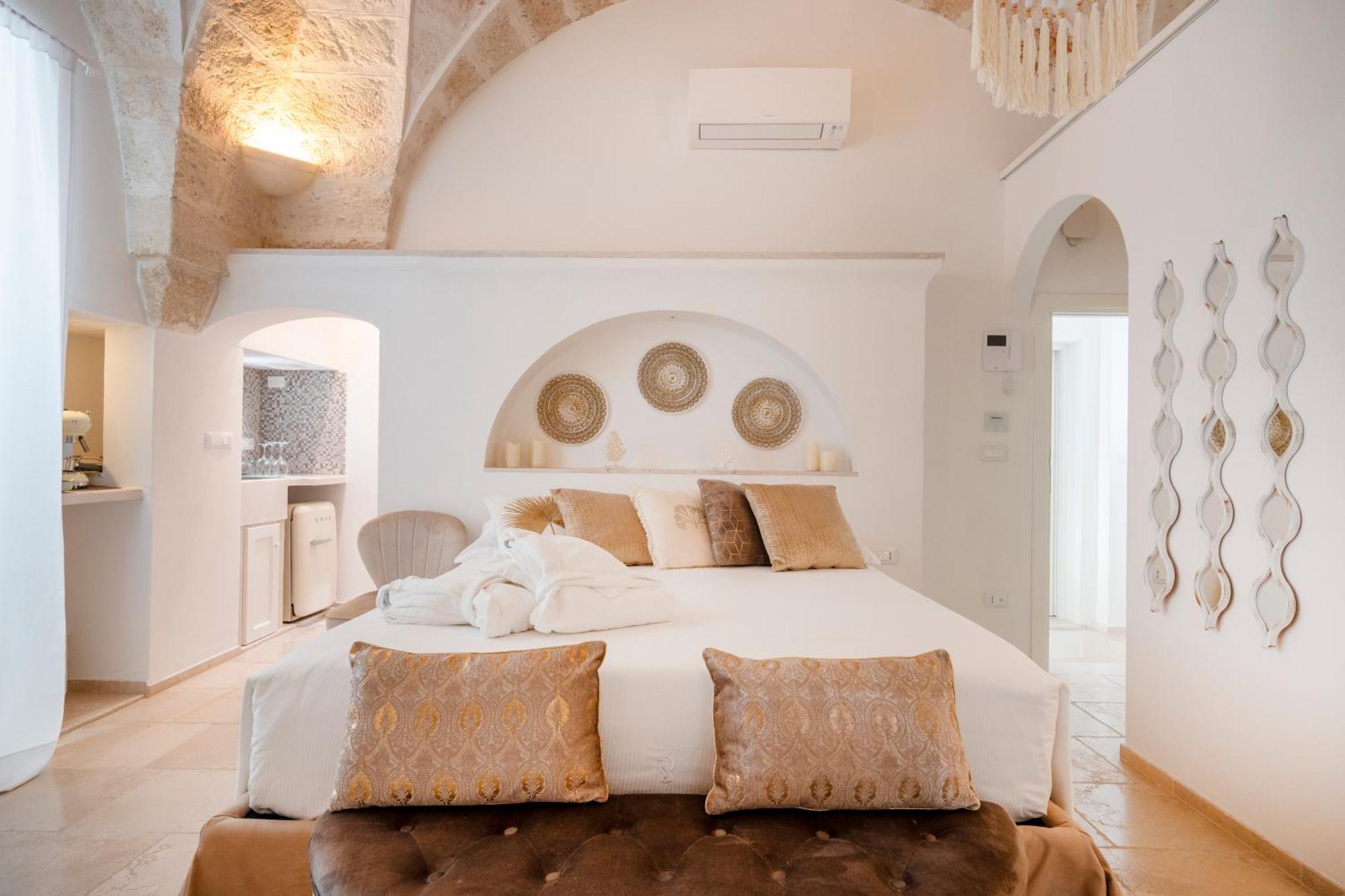 Apulia Charming Suites - Casa Rossa Suite Perla E Suite Corallo Savelletri Екстер'єр фото